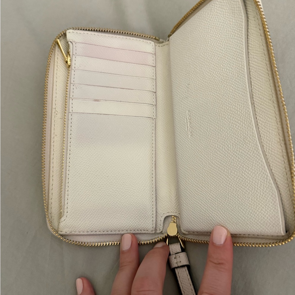 Coach White Leather Wallet with Gold Hardware - Picture 5 of 8